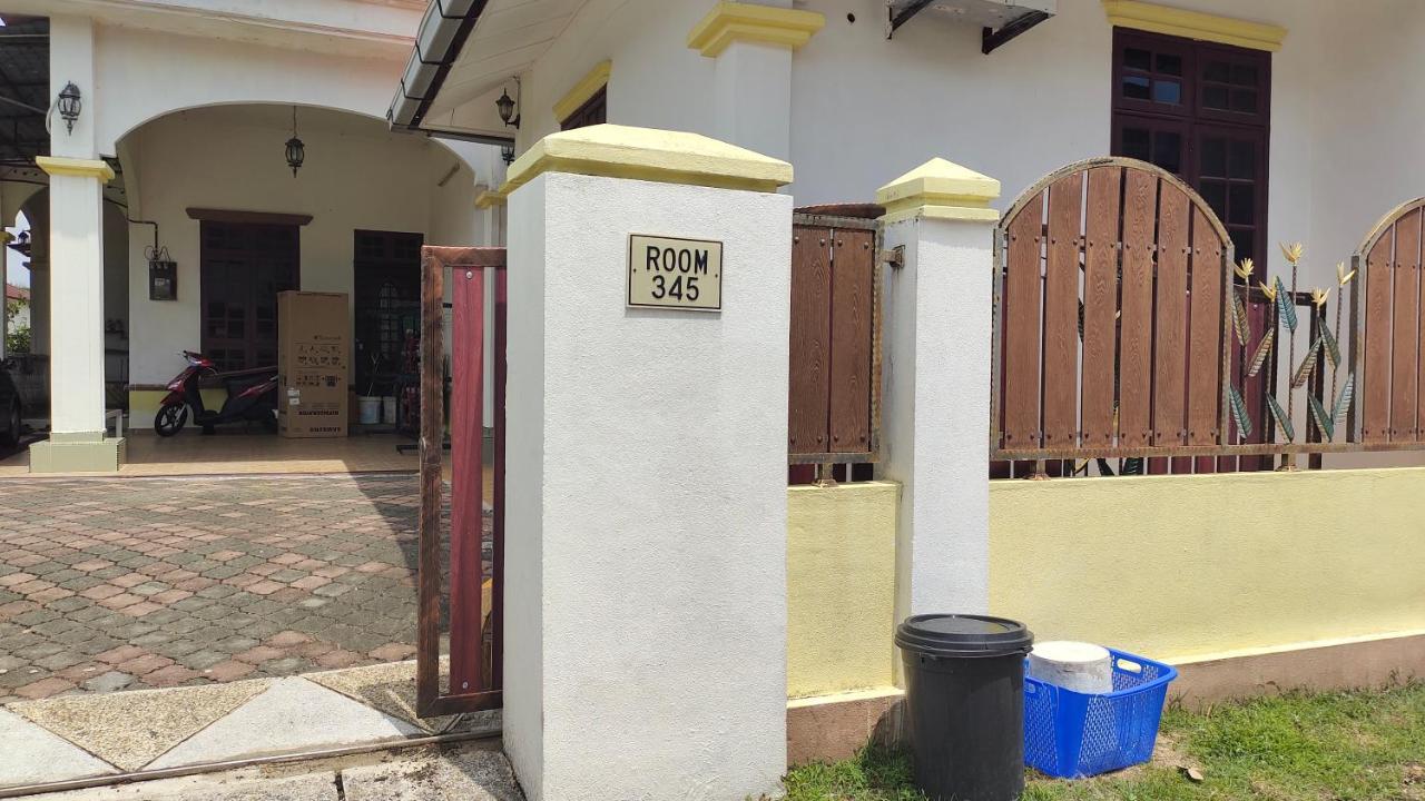 Room 345 Kota Bharu Buitenkant foto