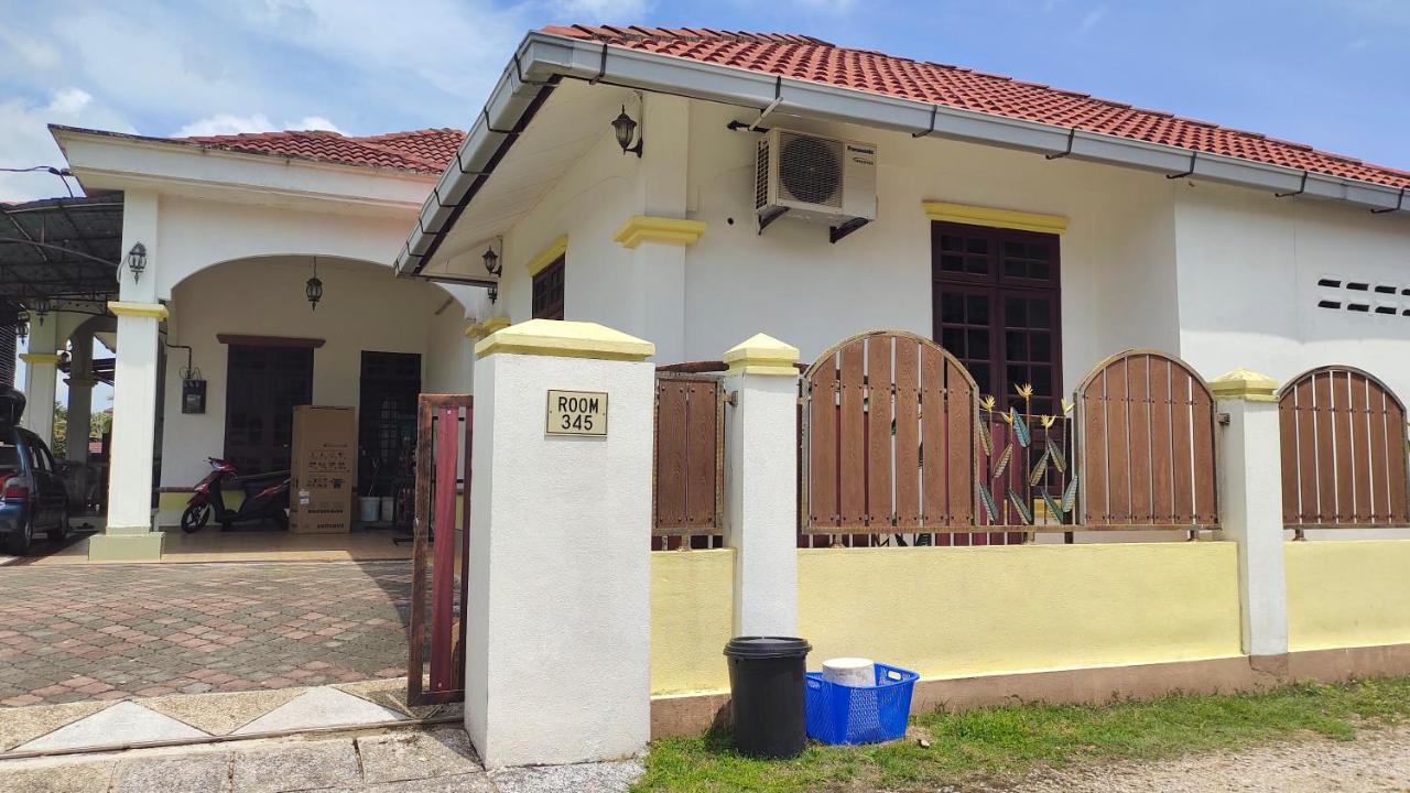 Room 345 Kota Bharu Buitenkant foto