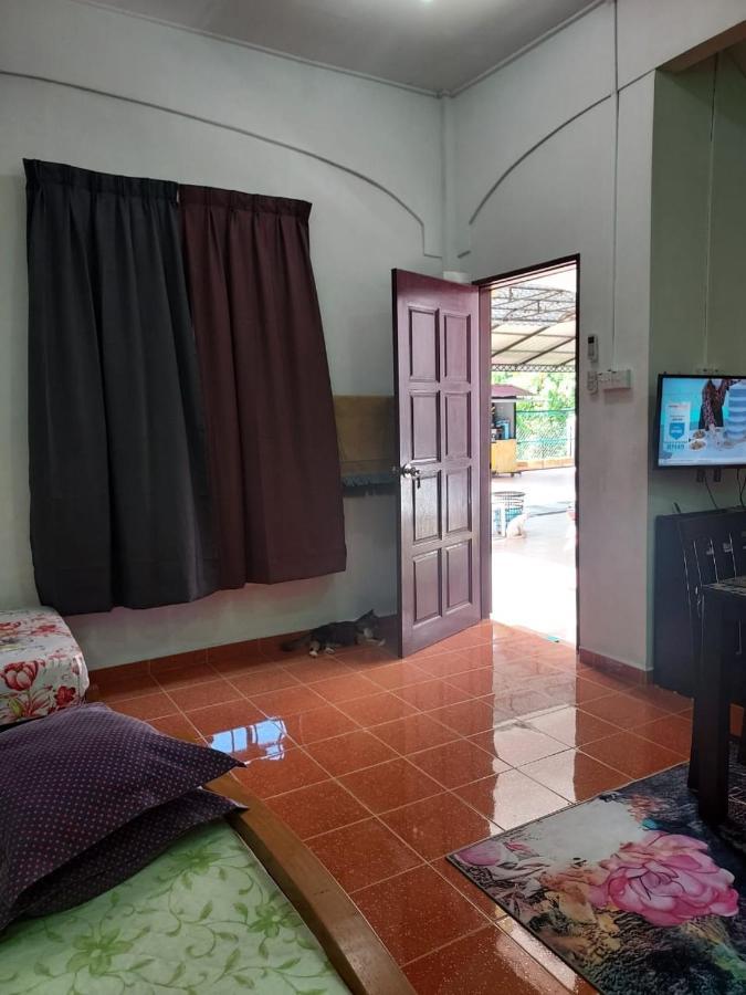 Room 345 Kota Bharu Buitenkant foto